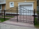 Автоматические распашные кованые ворота