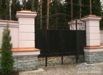 Автоматические распашные кованые ворота